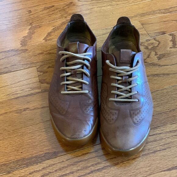 Clark’s Leather Size 8.5 tan sneakers - Picture 1 of 9